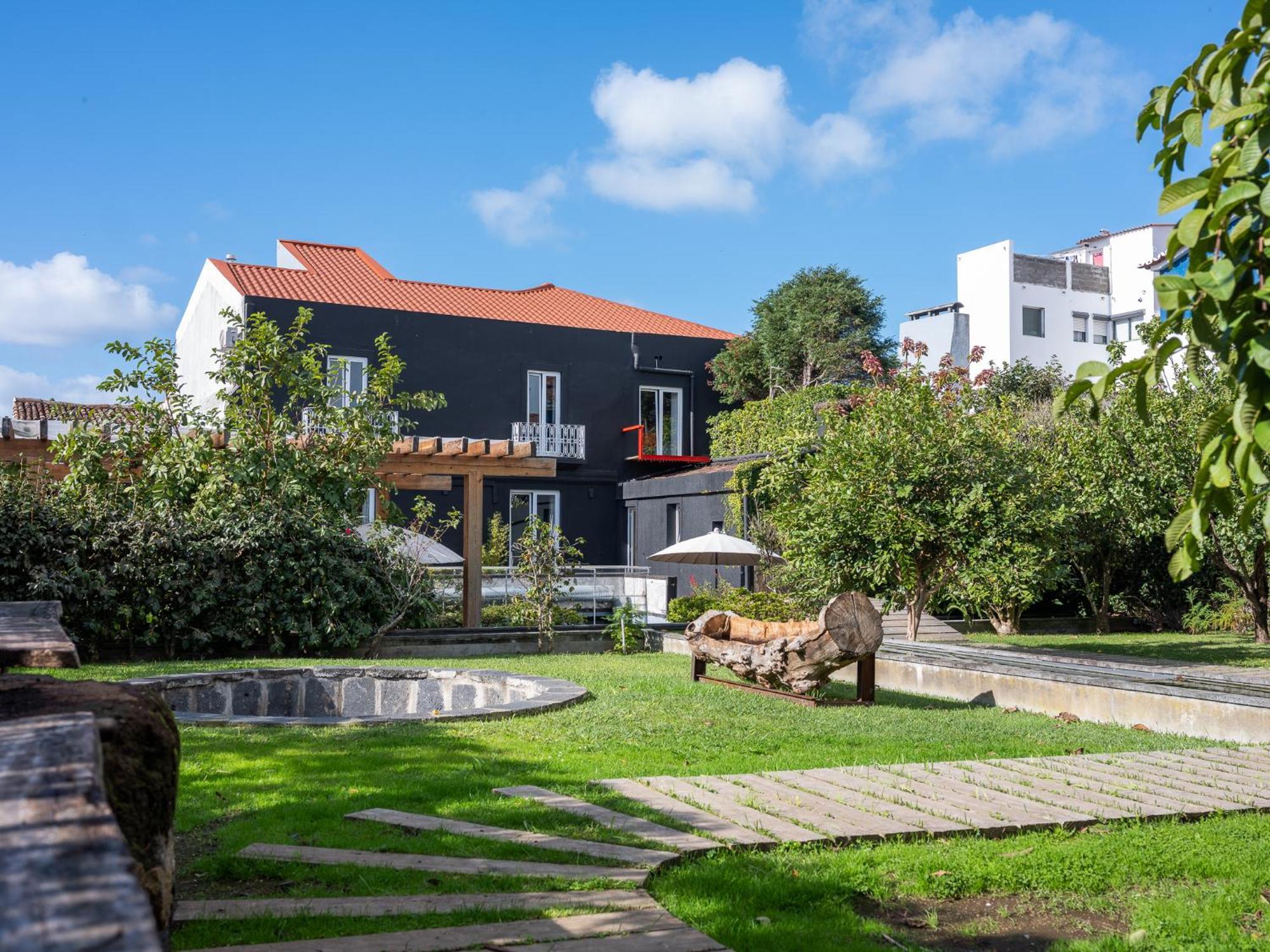 Out Of The Blue Hostel Ponta Delgada Exterior foto